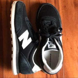 New Balance tennis shoes